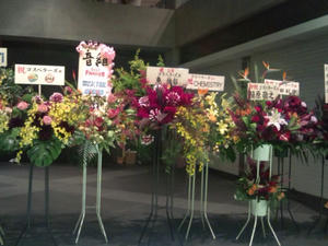 20111127ロビー花中央